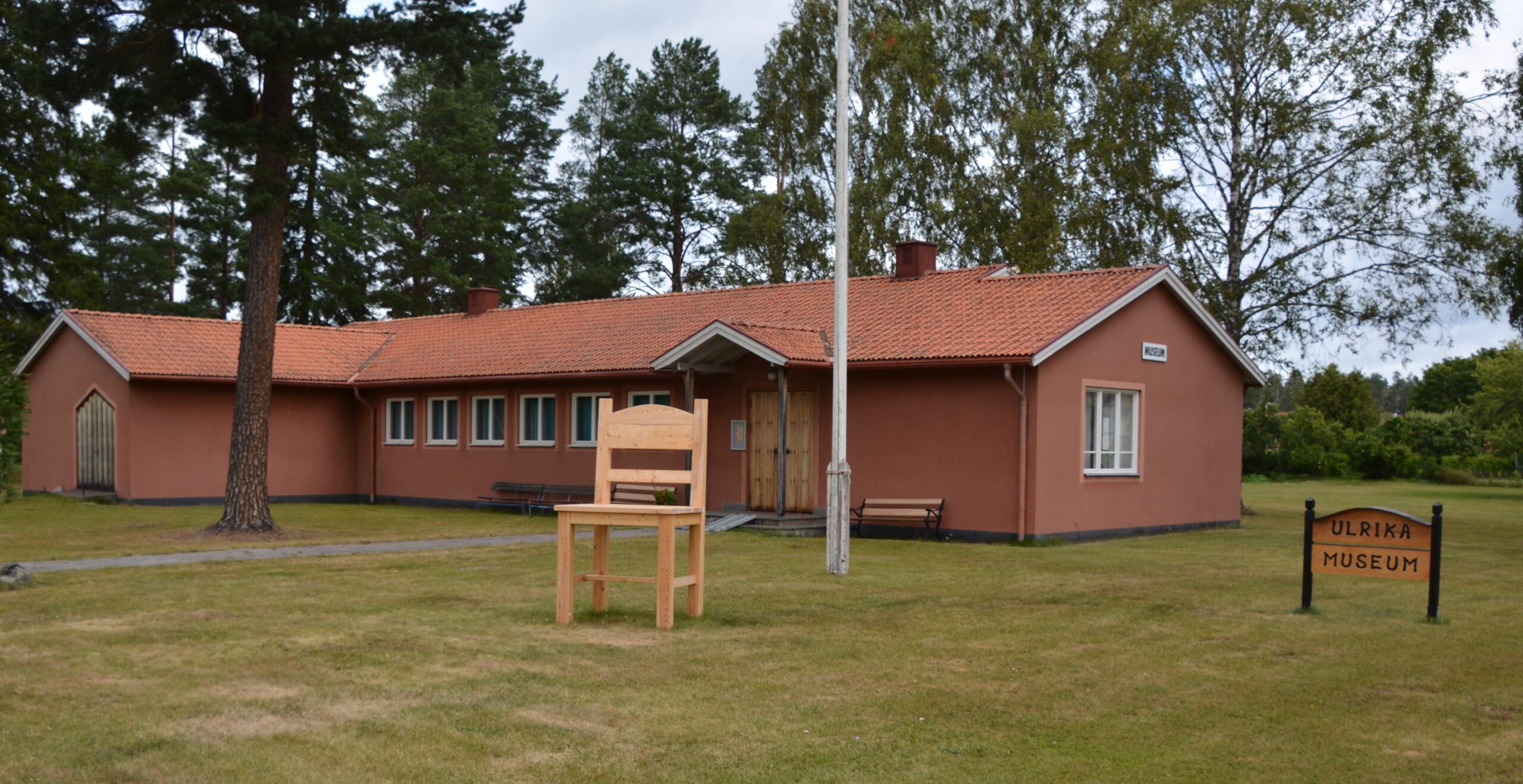 Ulrika museums röda träbyggnad